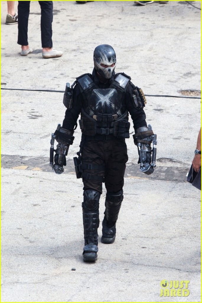 crossbones-SetPic1